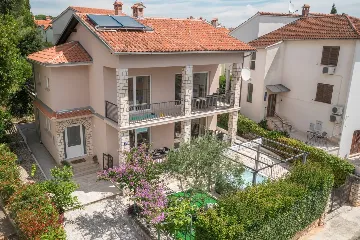 Rovinj 4-Bedroom House with Jacuzzi for 8