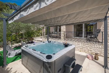 Rovinj 4-Bedroom House with Jacuzzi for 8