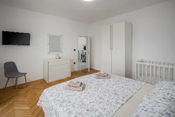 Rovinj 4-Bedroom House with Jacuzzi for 8