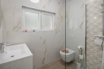 Rovinj 4-Bedroom House with Jacuzzi for 8