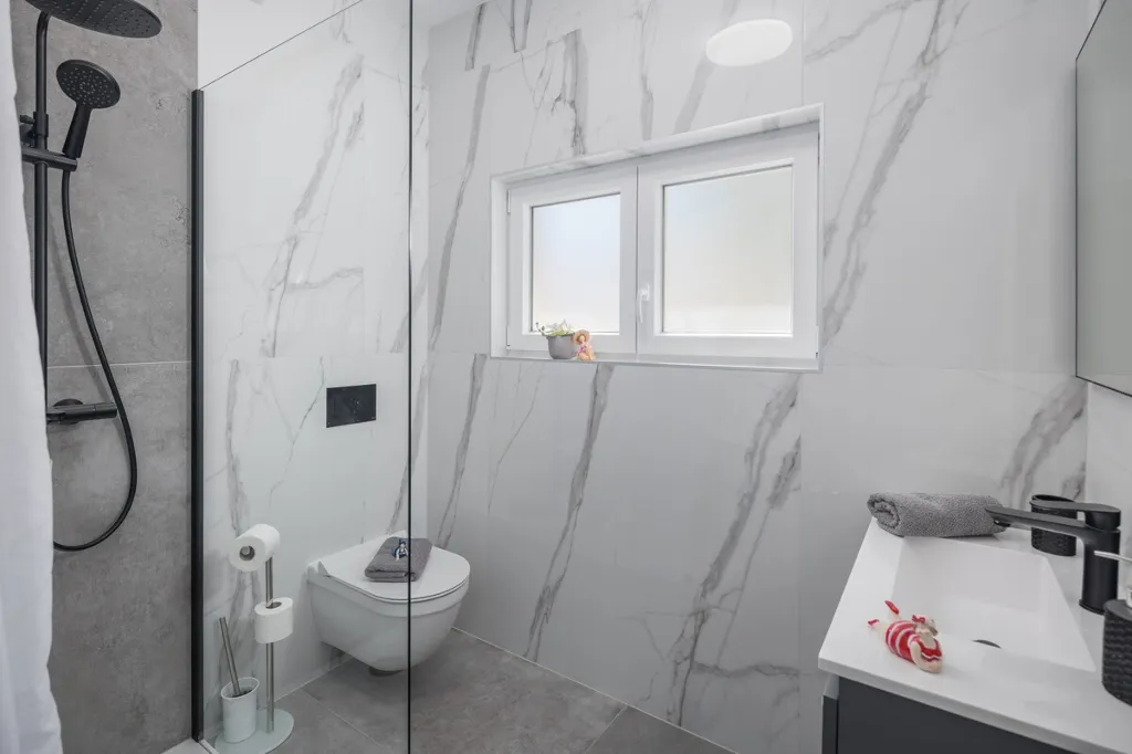 Rovinj 4-Bedroom House with Jacuzzi for 8