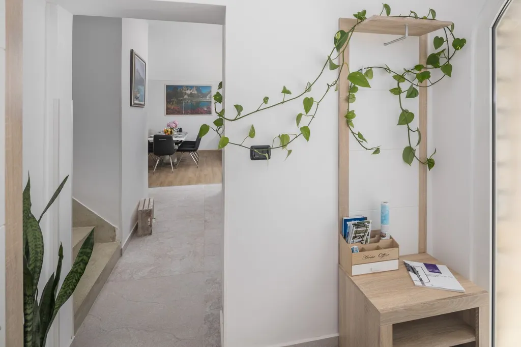 Rovinj 4-Bedroom House with Jacuzzi for 8