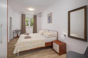 Rovinj 4-Bedroom House with Jacuzzi for 8