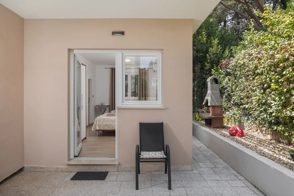 Rovinj 4-Bedroom House with Jacuzzi for 8