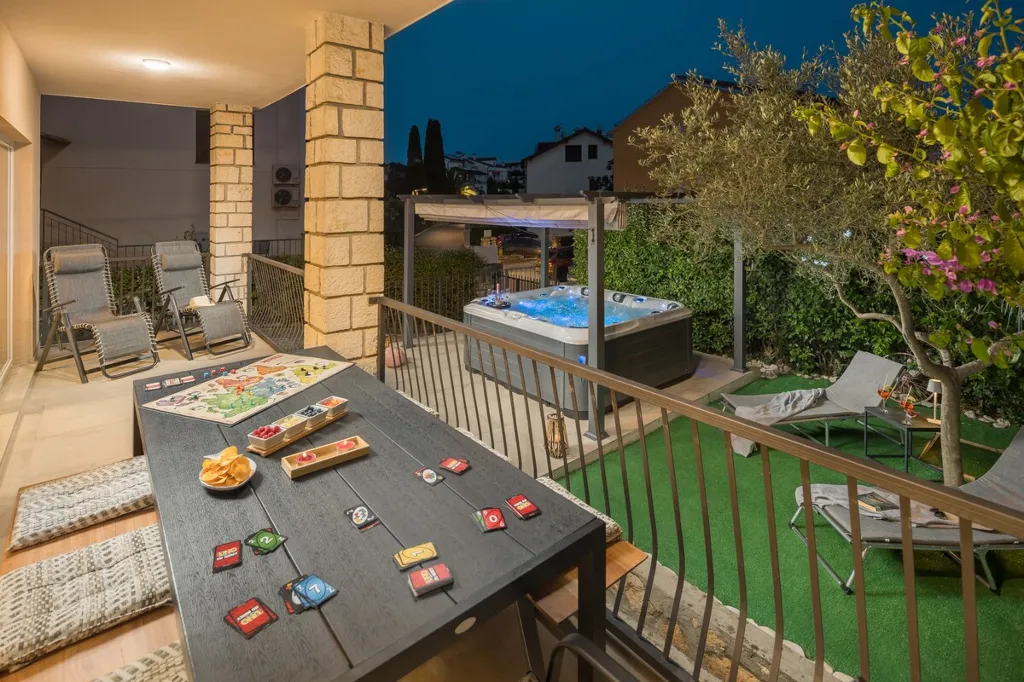 Rovinj 4-Bedroom House with Jacuzzi for 8