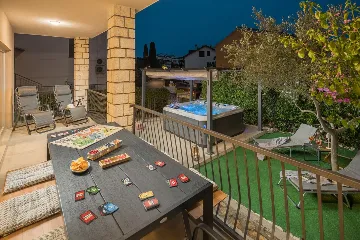 Rovinj 4-Bedroom House with Jacuzzi for 8