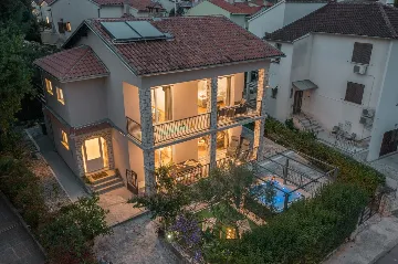 Rovinj 4-Bedroom House with Jacuzzi for 8
