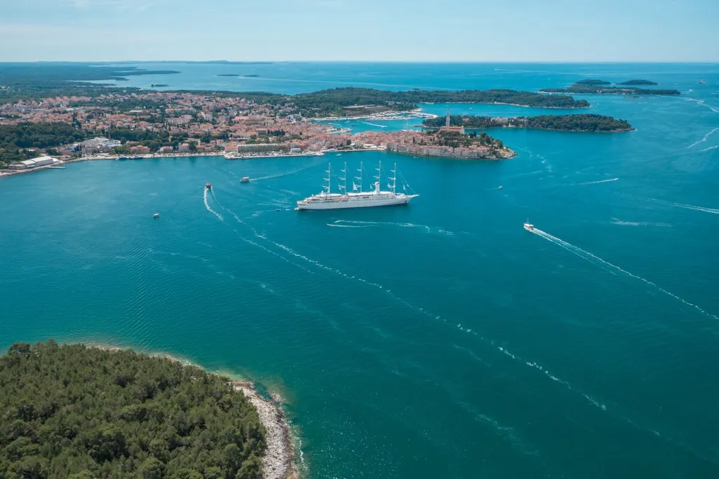 Rovinj 4-Bedroom House with Jacuzzi for 8