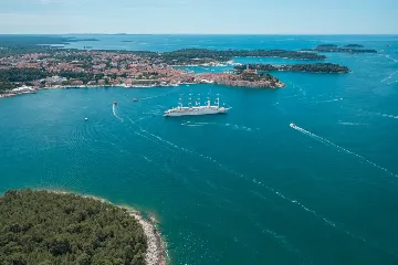 Rovinj 4-Bedroom House with Jacuzzi for 8