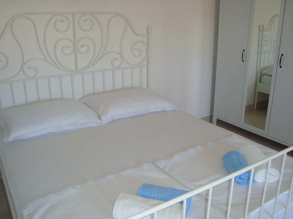 Hvar Apartment for 2 Guests Near Private Beach