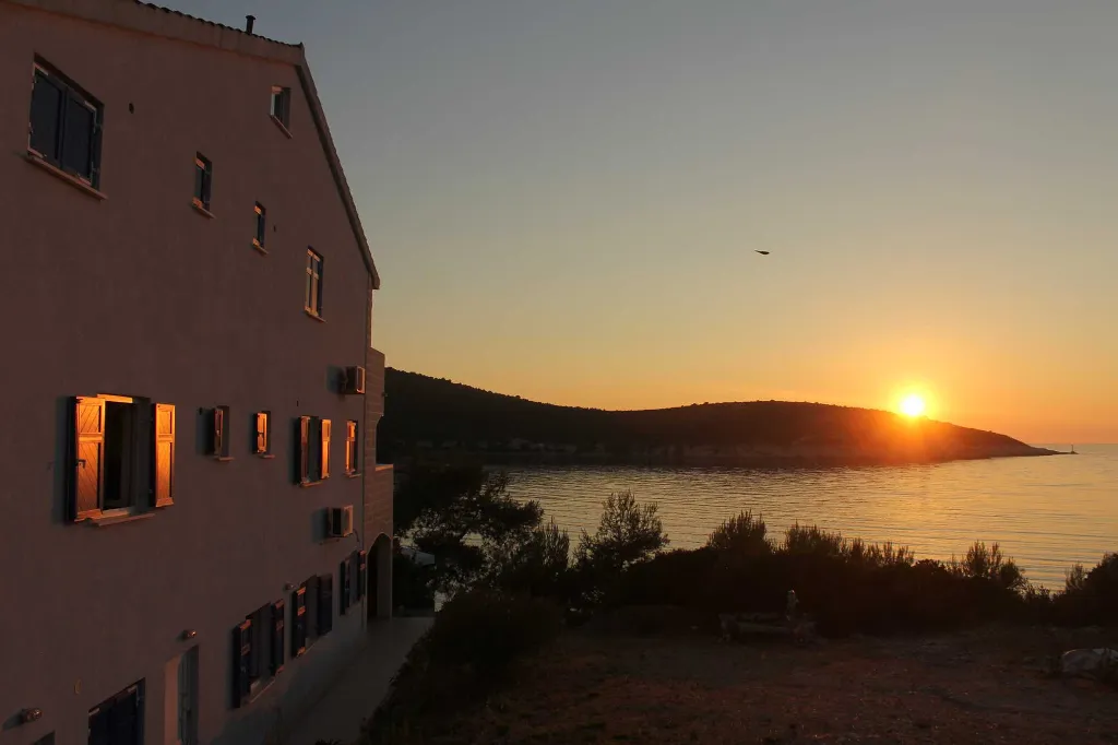 Hvar Apartment for 2 Guests Near Private Beach