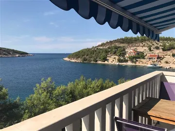 Apartment by the Sea in Hvar for 3 Guests