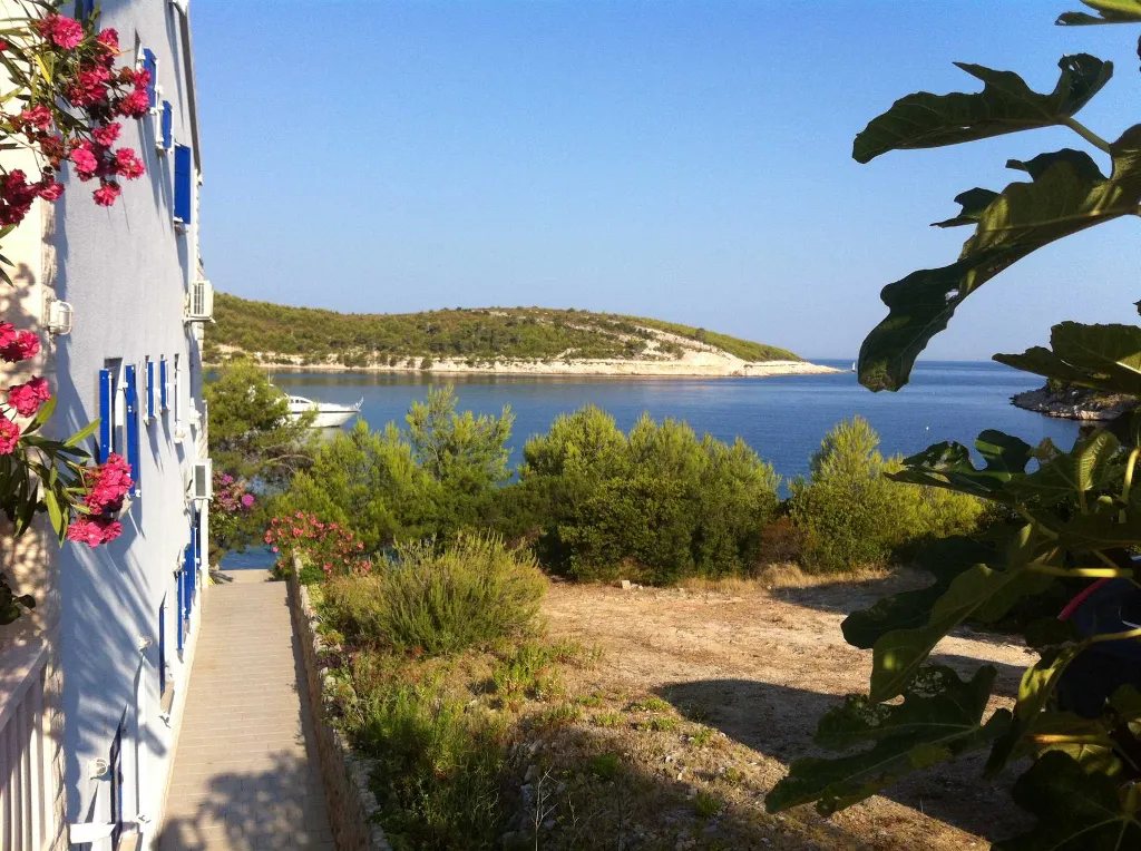 Hvar Apartment for 4 Guests with Terrace
