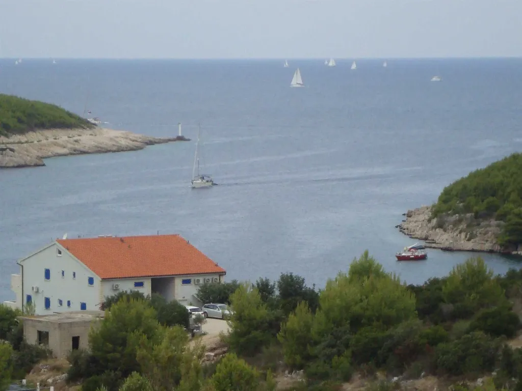 Hvar Apartment for 4 Guests with Terrace