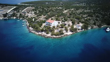 Hvar Apartment for 4 Guests with Terrace