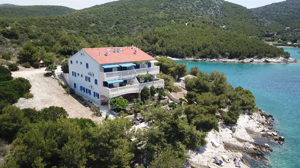 Hvar Apartment for 4 Guests with Terrace