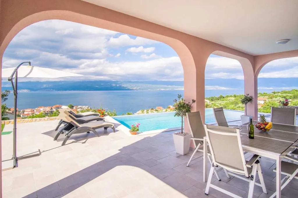 Apartment in Vrbnik with Private Infinity Pool