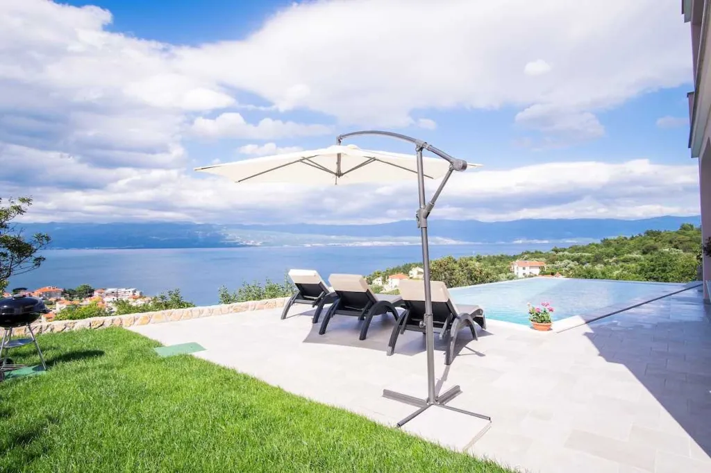 Apartment in Vrbnik with Private Infinity Pool