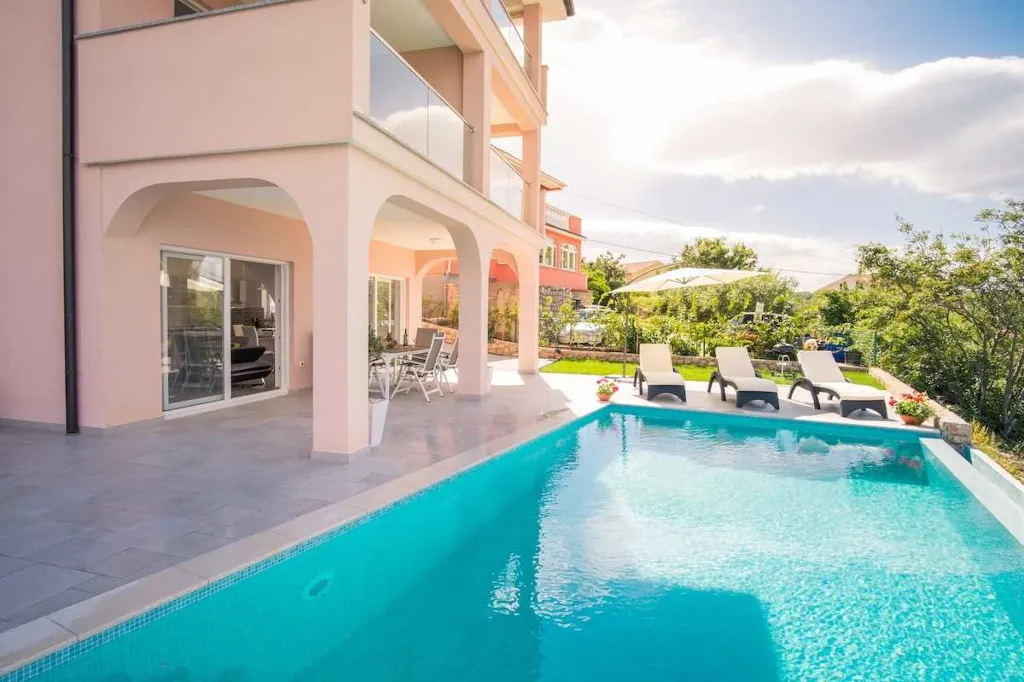 Apartment in Vrbnik with Private Infinity Pool