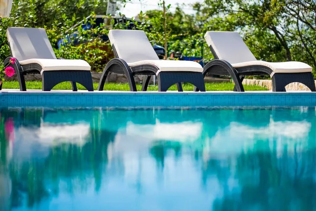 Apartment in Vrbnik with Private Infinity Pool
