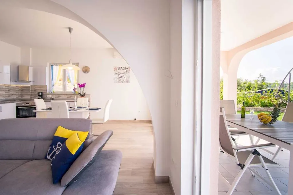 Apartment in Vrbnik with Private Infinity Pool