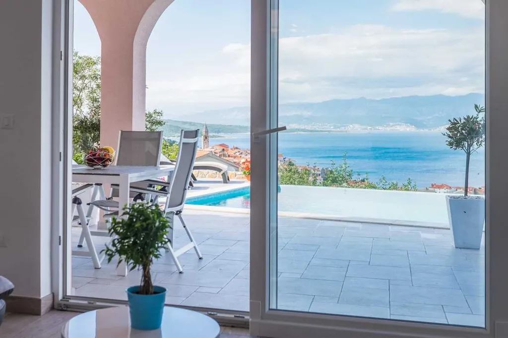 Apartment in Vrbnik with Private Infinity Pool