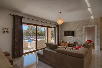 Villa for 8 Guests in Pinezići, 500 m to the Sea