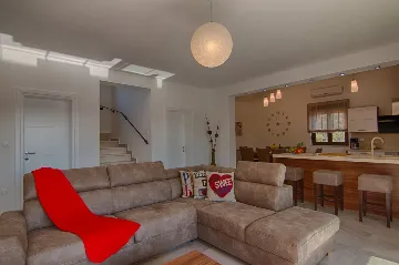 Villa for 8 Guests in Pinezići, 500 m to the Sea