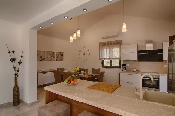 Villa for 8 Guests in Pinezići, 500 m to the Sea