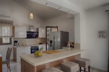 Villa for 8 Guests in Pinezići, 500 m to the Sea