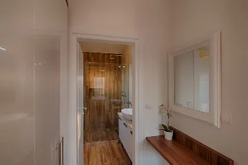 Villa for 8 Guests in Pinezići, 500 m to the Sea