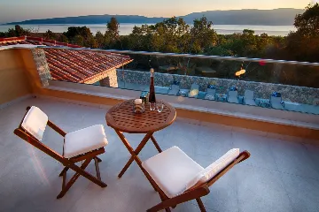 Villa for 8 Guests in Pinezići, 500 m to the Sea