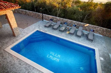 Villa for 8 Guests in Pinezići, 500 m to the Sea
