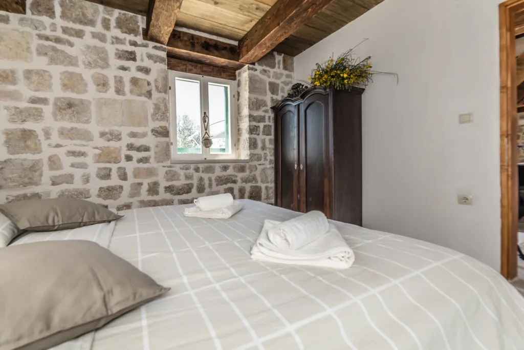 Villa with Swimming Pool in Vir, Croatia