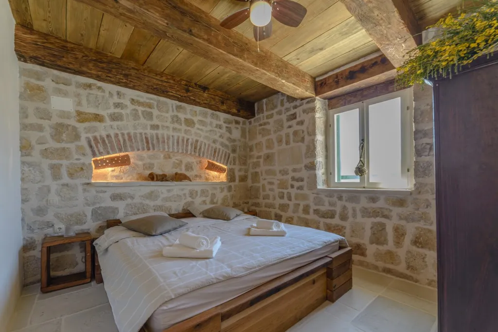 Villa with Swimming Pool in Vir, Croatia