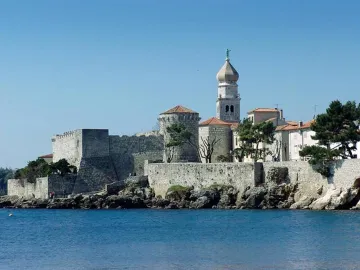 Modern Apartment in Krk for 4 Guests Near Beach