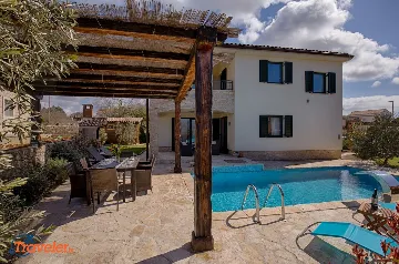 4-Bedroom Villa in Brzac with Private Pool