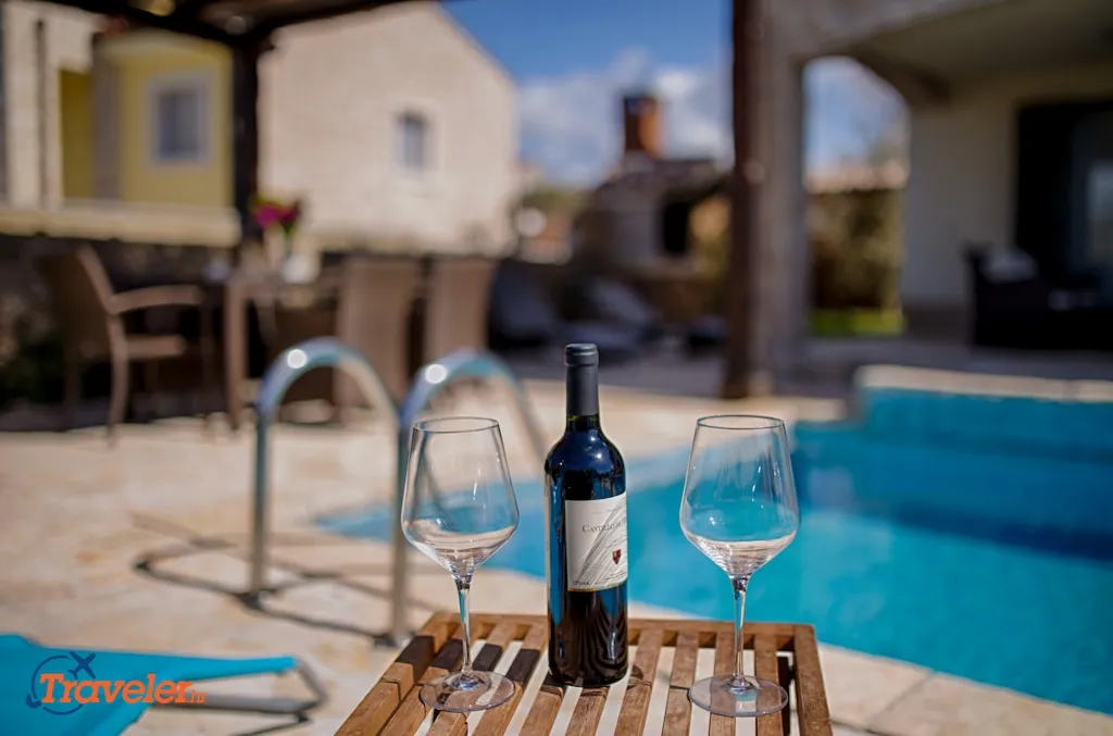 4-Bedroom Villa in Brzac with Private Pool