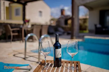 4-Bedroom Villa in Brzac with Private Pool