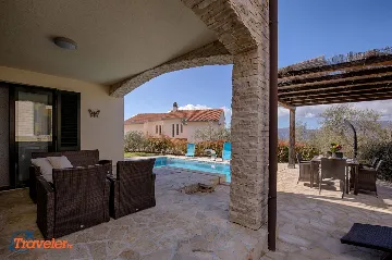 4-Bedroom Villa in Brzac with Private Pool
