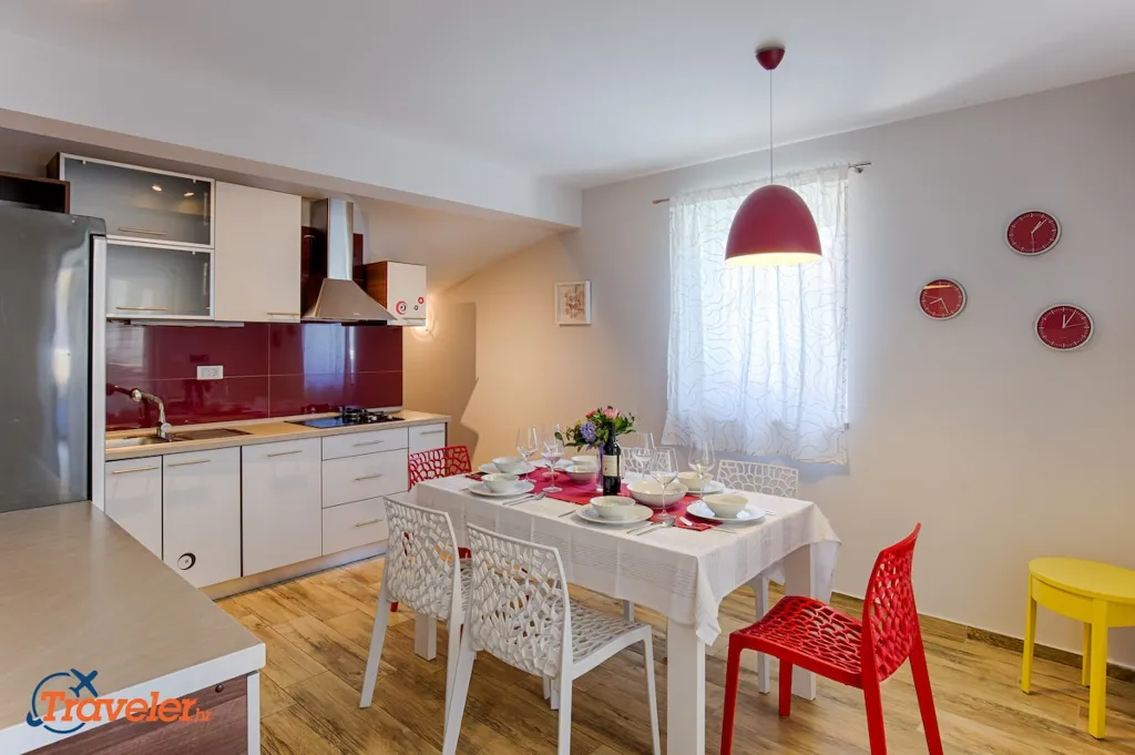 4-Bedroom Villa in Brzac with Private Pool