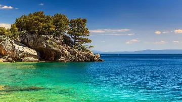 4-Bedroom Villa in Brzac with Private Pool