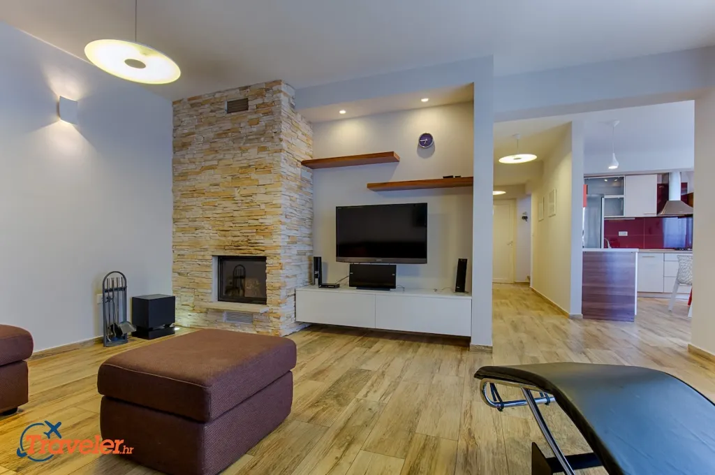 4-Bedroom Villa in Brzac with Private Pool