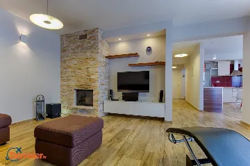 4-Bedroom Villa in Brzac with Private Pool