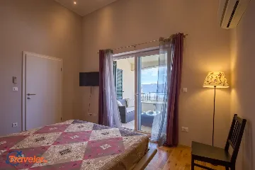 4-Bedroom Villa in Brzac with Private Pool