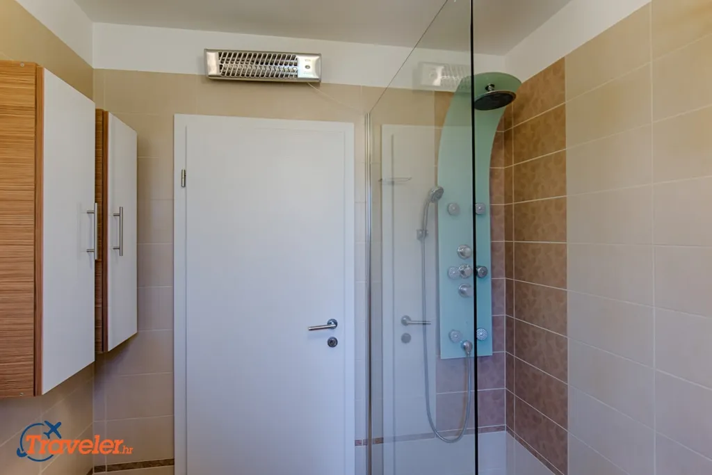 4-Bedroom Villa in Brzac with Private Pool