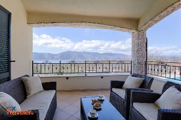 4-Bedroom Villa in Brzac with Private Pool