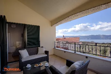 4-Bedroom Villa in Brzac with Private Pool