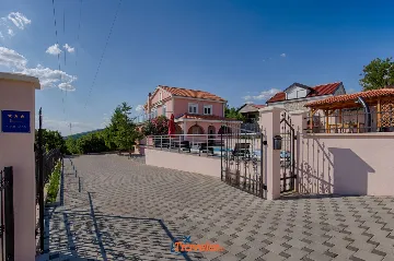 Crikvenica 4-Bedroom Villa for 10 Guests with Pool