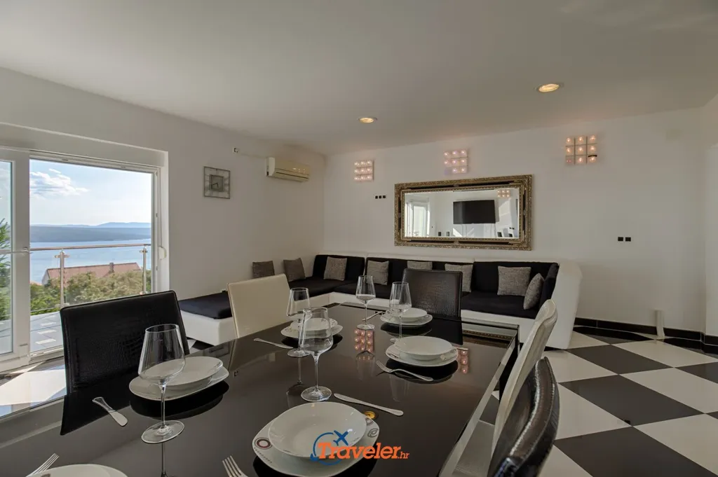 Crikvenica 4-Bedroom Villa for 10 Guests with Pool